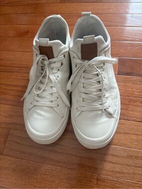 Men's Steve Madden White Lace-Up Sneakers size 9